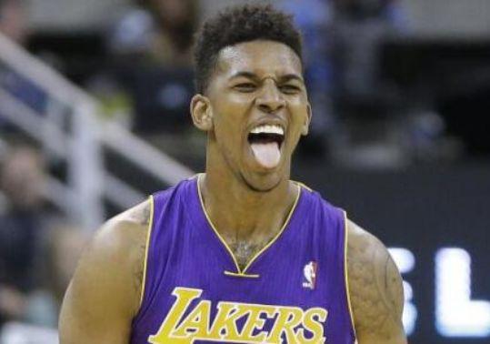 广岛前锋：在艰难的情况下能拿下一场平局很欣慰，感谢远征军（广岛前锋：逆境中逼平令人欣慰，感谢远征军的支持）