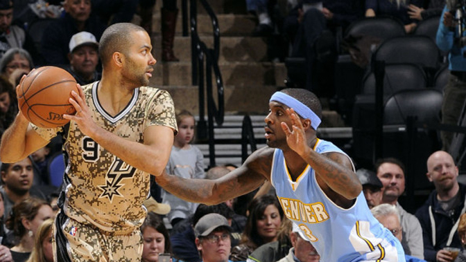 欧文突破防守连续得分（欧文强势突破连连得分）