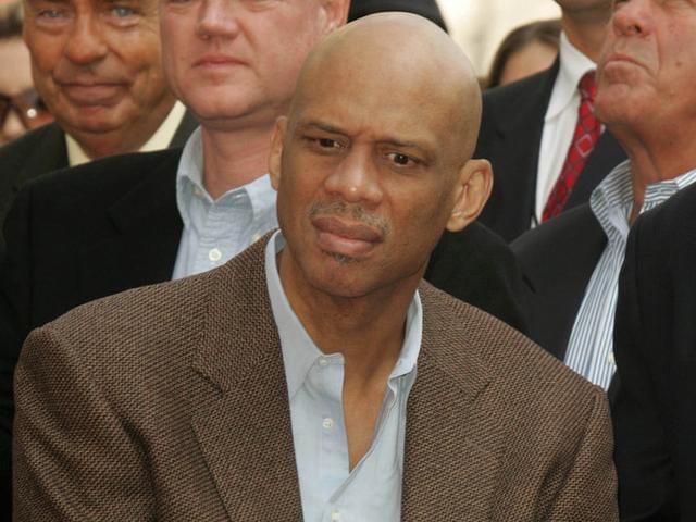 88天复出遭重创！排名跌至24，郑钦文肘伤藏隐患，奥运卫冕梦要碎（复出88天遭重击：郑钦文排名跌至24位，肘伤成隐忧，奥运卫冕恐告急）