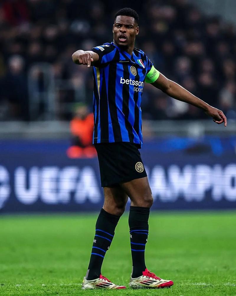 米体：罗马法院起诉那不勒斯转会财务造假，涉及奥斯梅恩等人