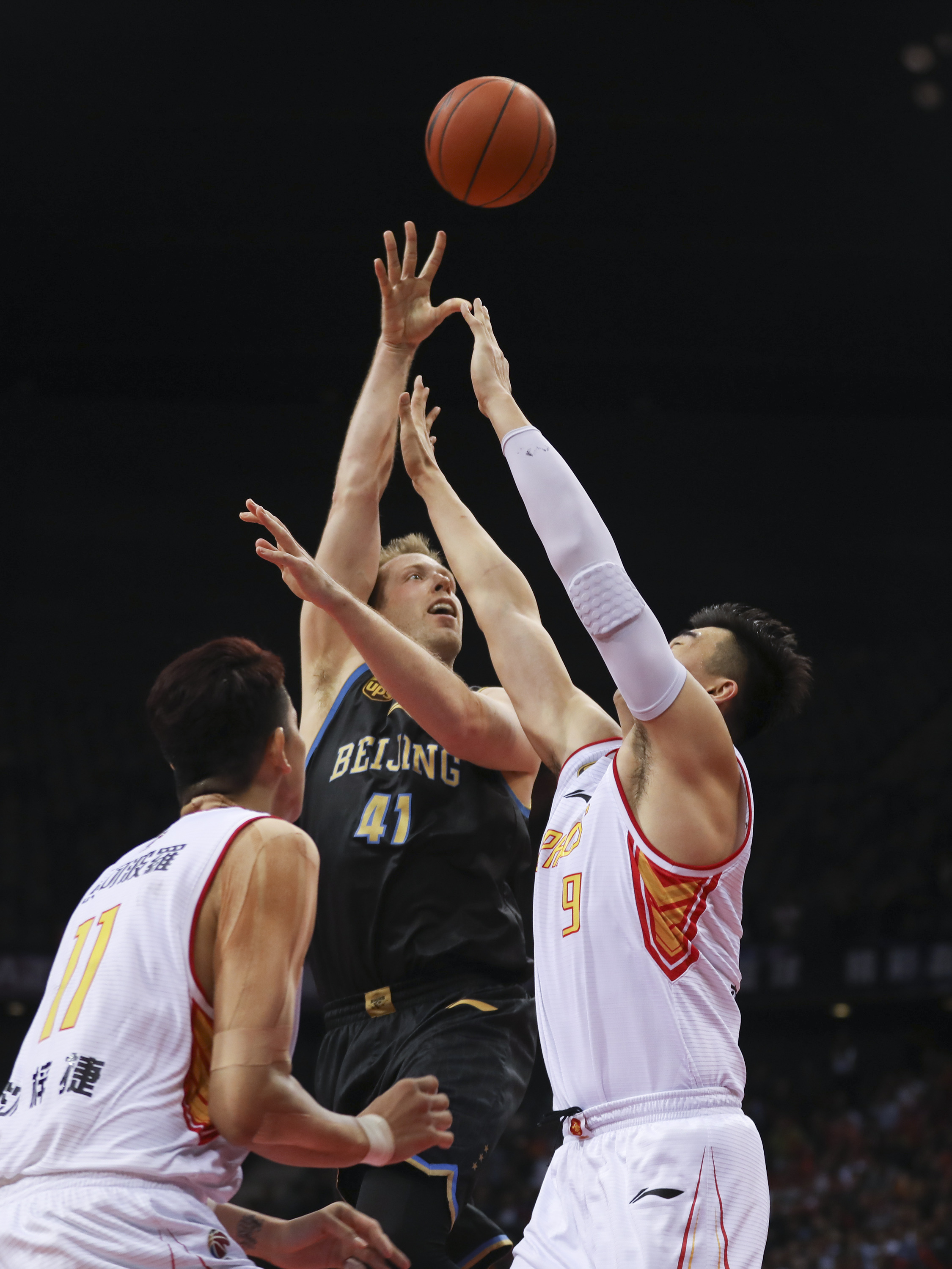 罗体：拉齐奥尝试用诺斯林和都灵租借交换伊利奇，萨里已点头（罗体：萨里点头，拉齐奥拟将诺斯林租借给都灵以交换伊利奇）