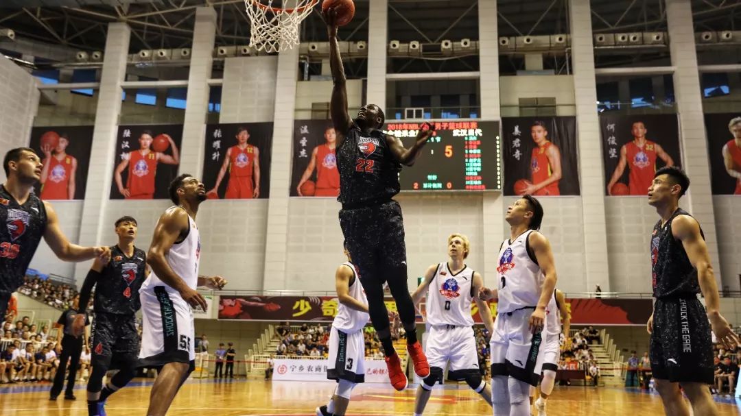 决战星期四：懂球帝0-3不敌人大财金男足（周四之战：懂球帝0比3负于人大财金男足）