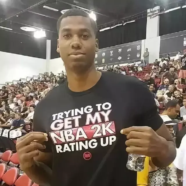 我又拥有新球衣啦！葡萄牙2026世界杯特别款球衣...（葡萄牙2026世界杯特别版球衣入手！）