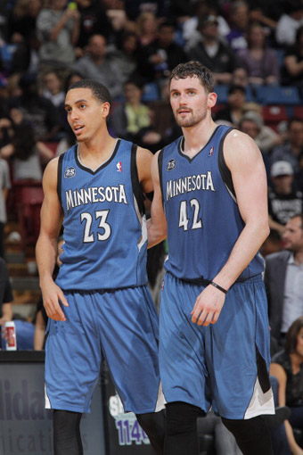 意媒：库普梅纳斯转型中卫表现亮眼，尤文中场补强成当务之急（意媒称库普梅纳斯改踢中卫表现抢眼，尤文中场补强迫在眉睫）