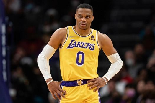 回购价2300万欧，记者：国米预计会在明夏买回小斯坦科维奇（记者：国米计划明夏以2300万欧回购小斯坦科维奇）