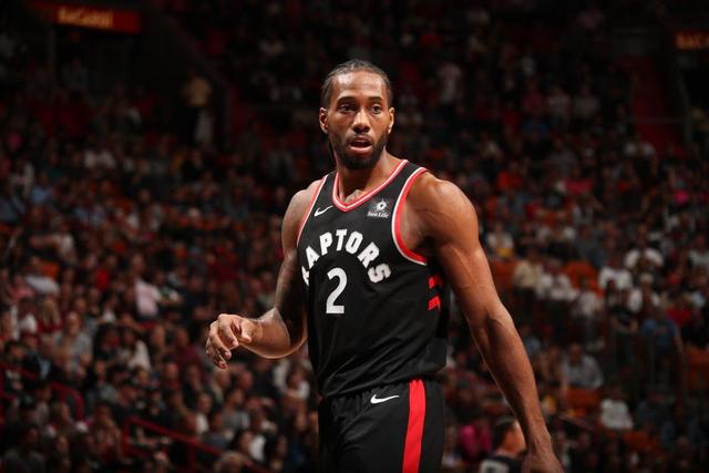 混团夺冠，国乒陪练角落等待，谁注意孙颖莎举动，刘国梁没说错（混合团体夺冠，国乒陪练默默守在角落，孙颖莎细节引发关注，刘国梁说得没错）